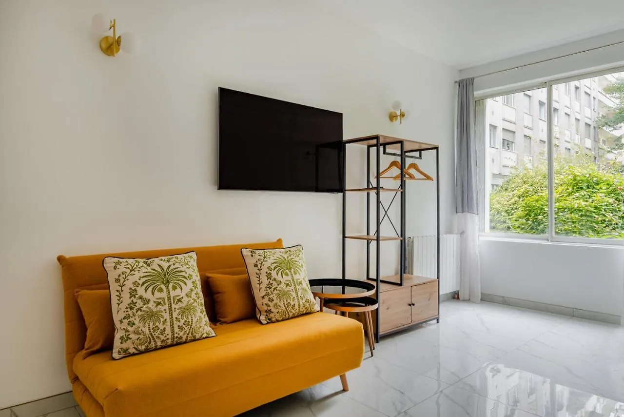 Modern Next Arc De Triomphe Apartment
